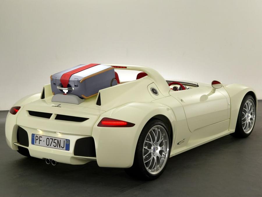  Pininfarina Enjoy 2015 года  (фото 3 из 7)